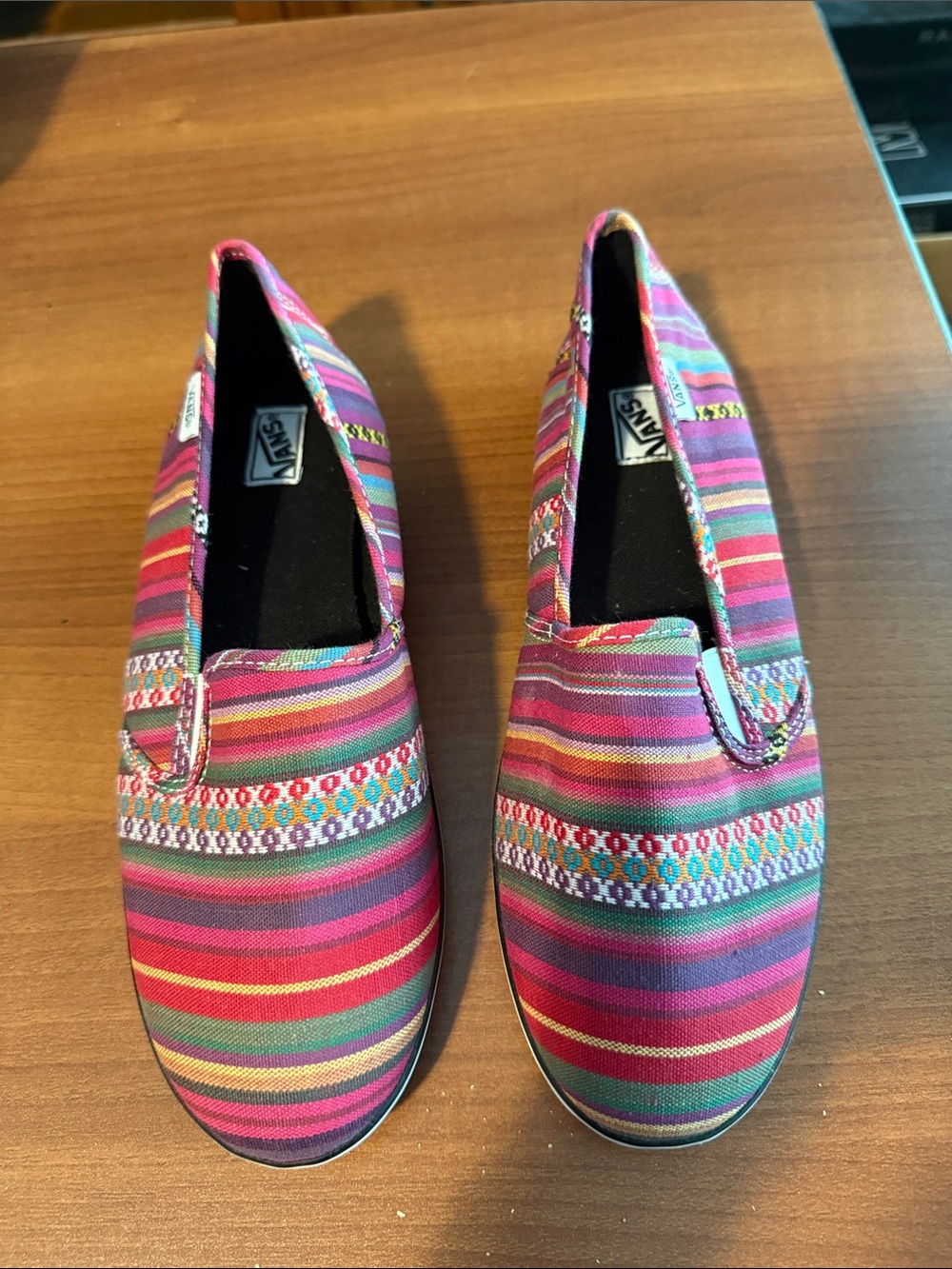 NEW Vans Women's Size 8.5  Slip-On Canvas Shoe in Multicolor Stripe